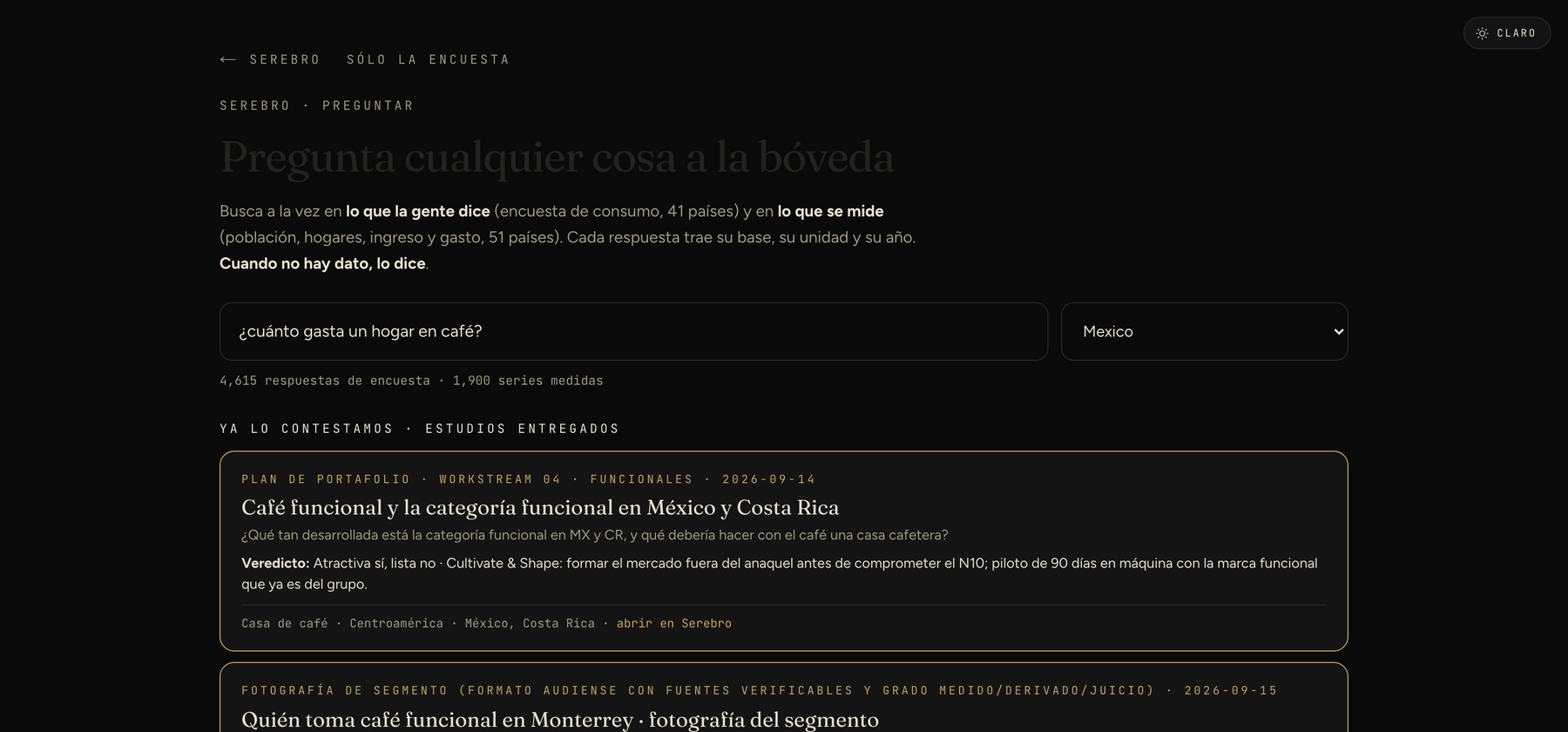La caja de preguntar de Serebro con la pregunta «¿cuánto gasta un hogar en café?» escrita, y los estudios que ya la contestaron